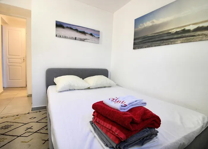 5100 - Cap D'agde Maison Mitoyenne T4 Climatisé Avec Parking - Quartier Pinède